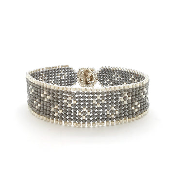 Brazalete Telar Plata Delgado Miniflor Gris Aperlado